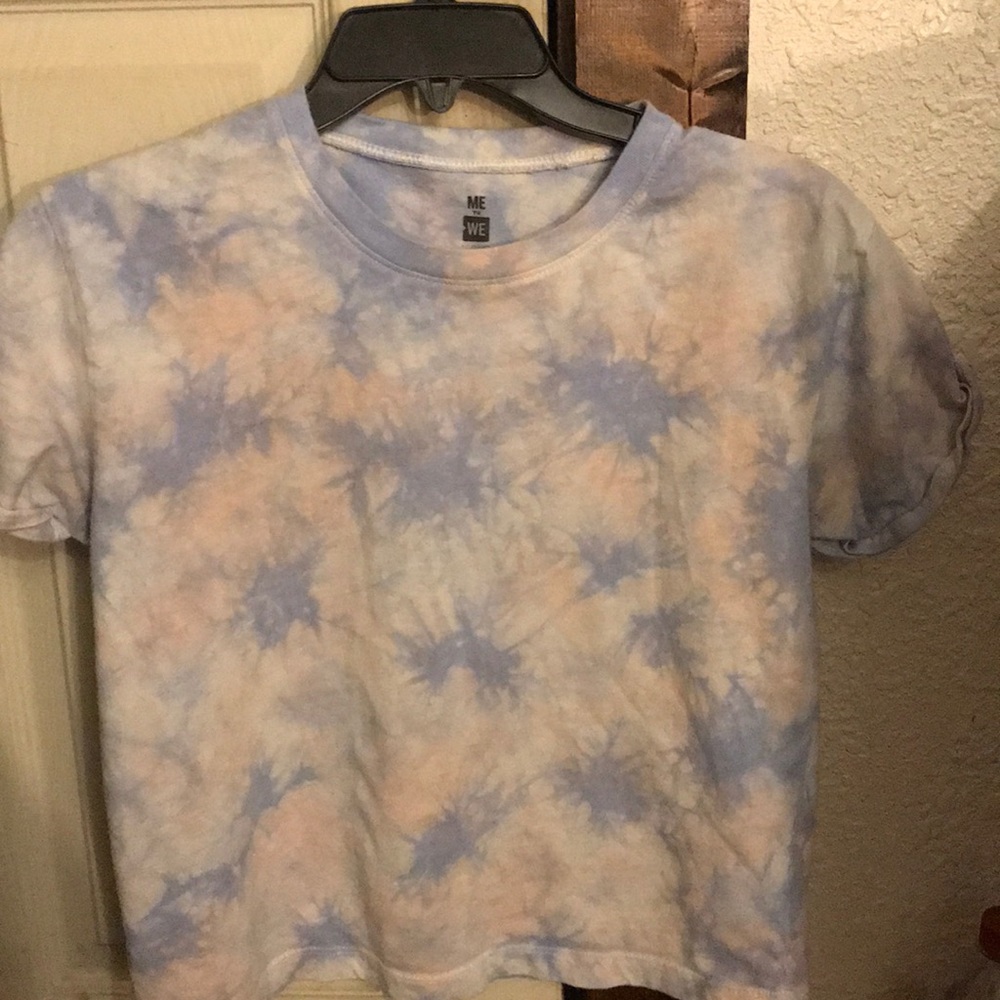tie-dye T-shirt
